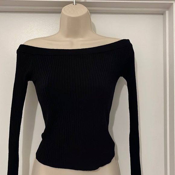 Forever 21 black off shoulder long sleeve top size S - Picture 1 of 3